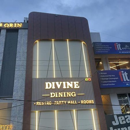 Divine Hotel Karnāl Esterno foto