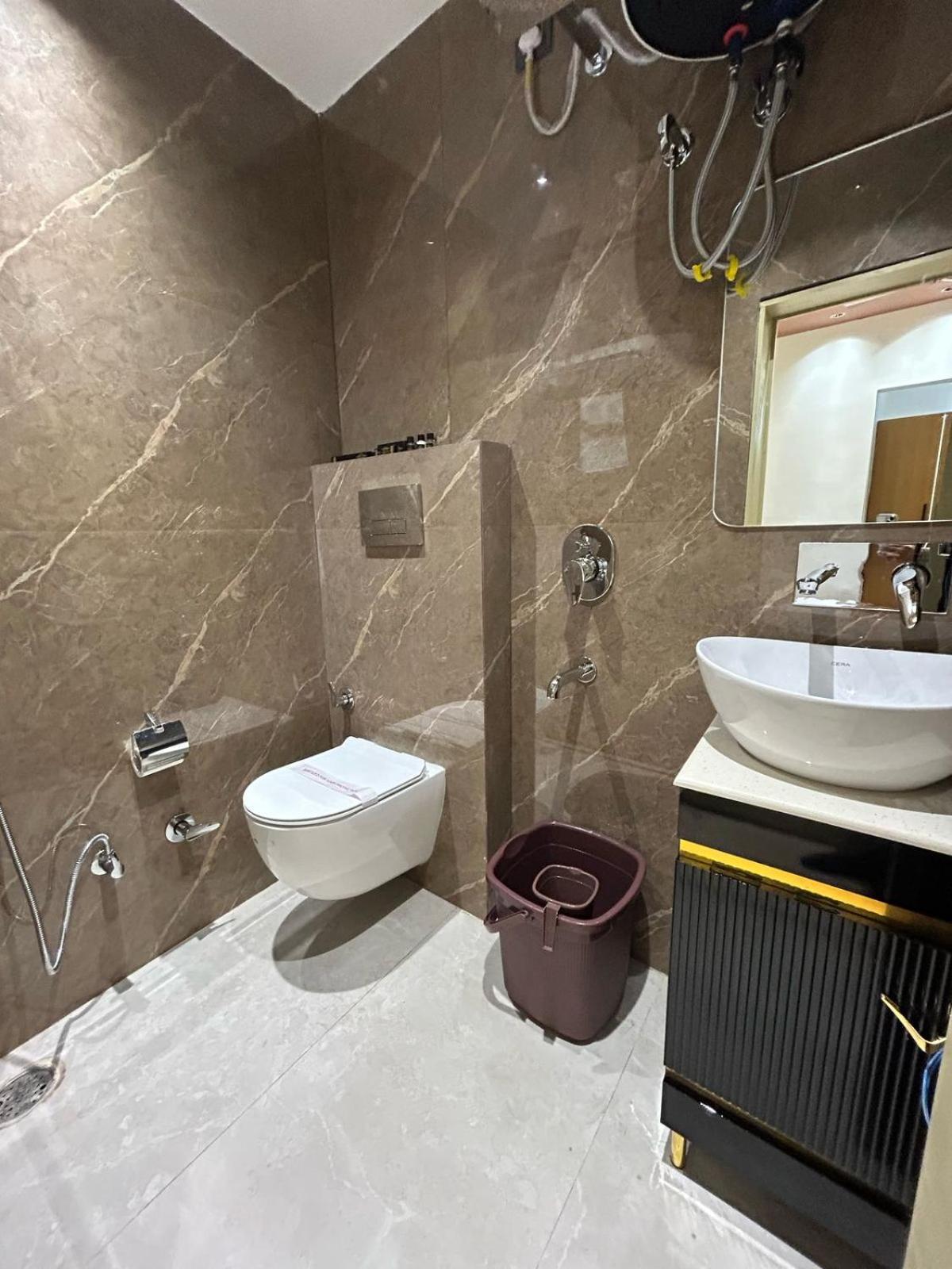 Divine Hotel Karnāl Esterno foto