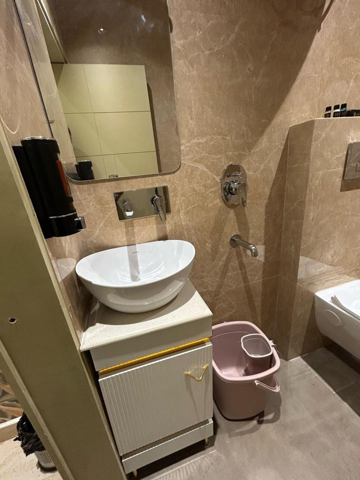 Divine Hotel Karnāl Esterno foto