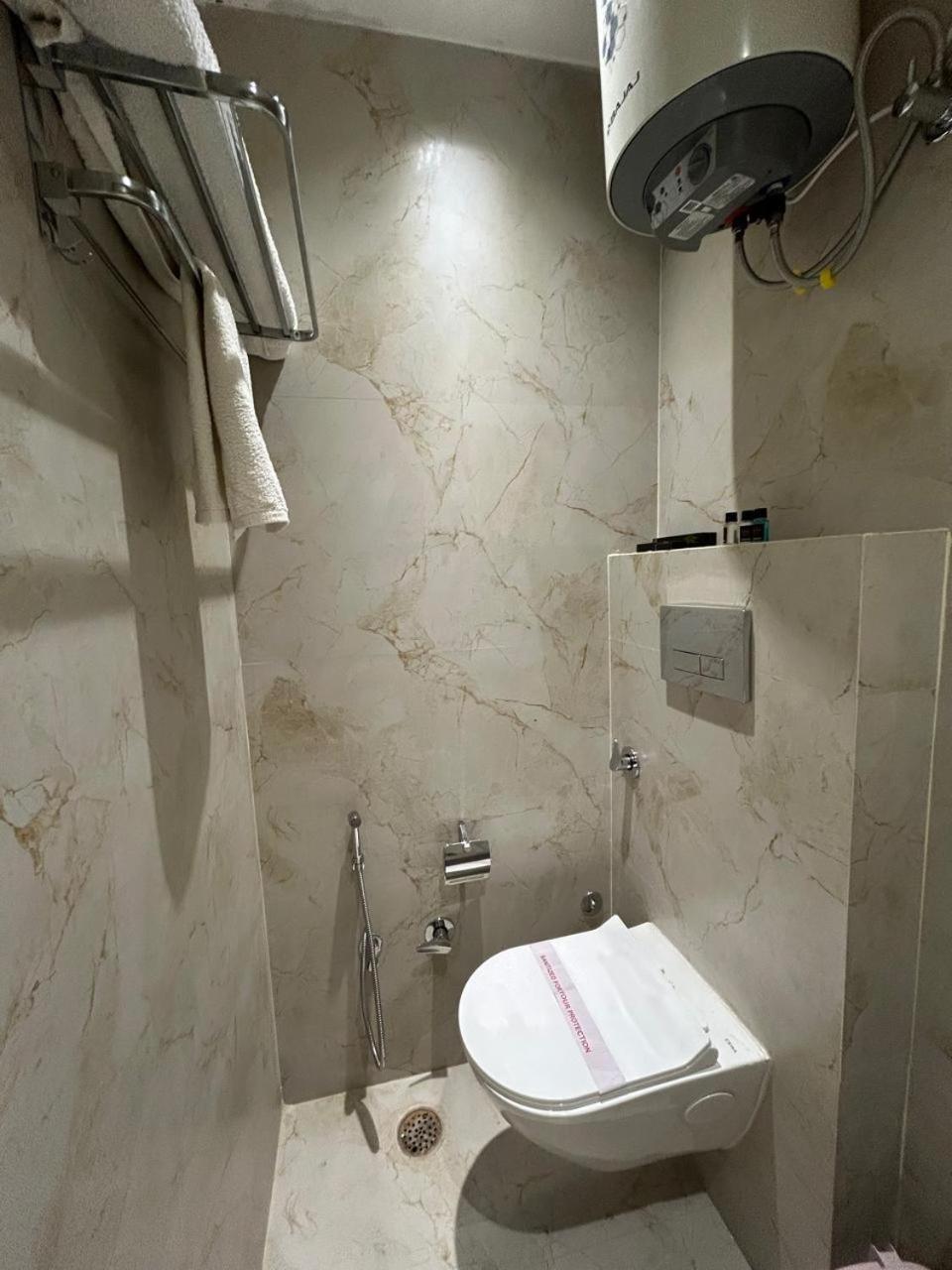 Divine Hotel Karnāl Esterno foto